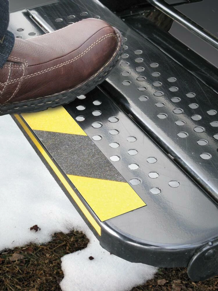 CAMCO 25405 High-Visibility Non-Slip Tape, 2 X 15-in, Black/Yellow - Image 3