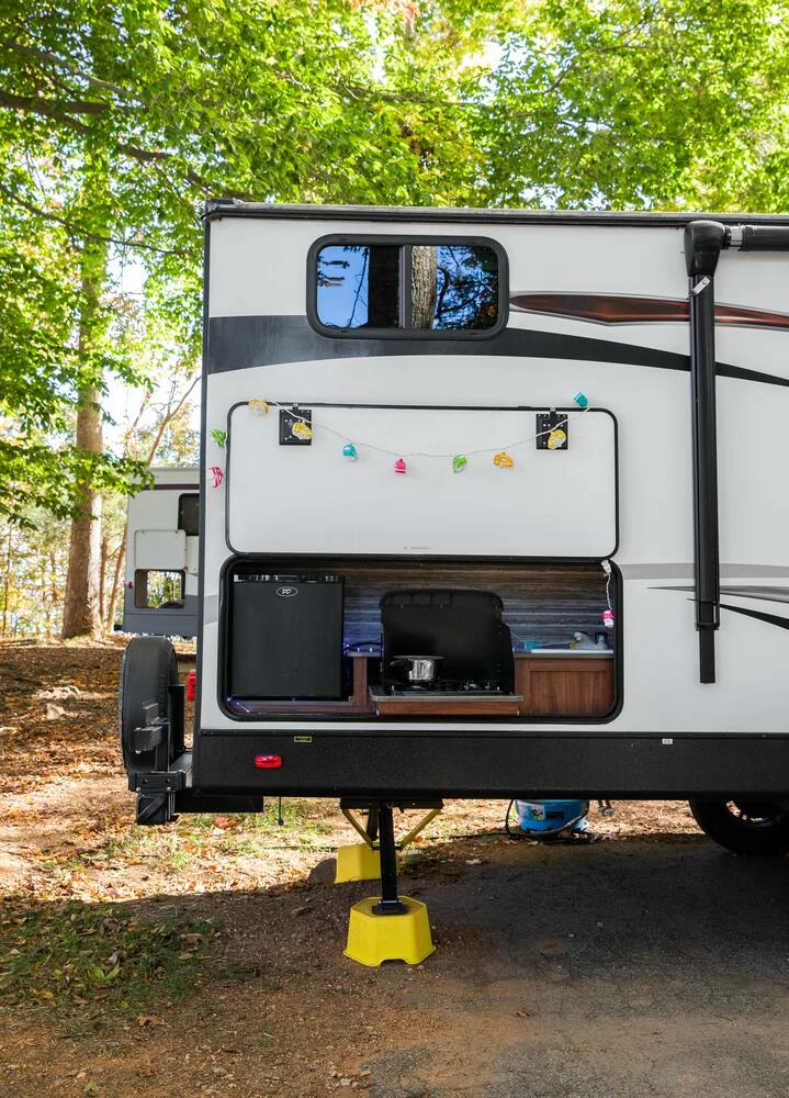 Camco Heavy-Duty Stabilizer RV Jack Support, Yellow - Image 9