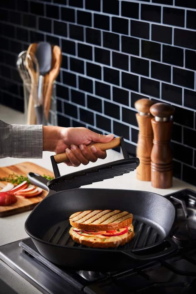 PADERNO Signature Pre-Seasoned Cast Iron Panini & Burger Grill Press, Black, 19.5x19.5cm - Image 10