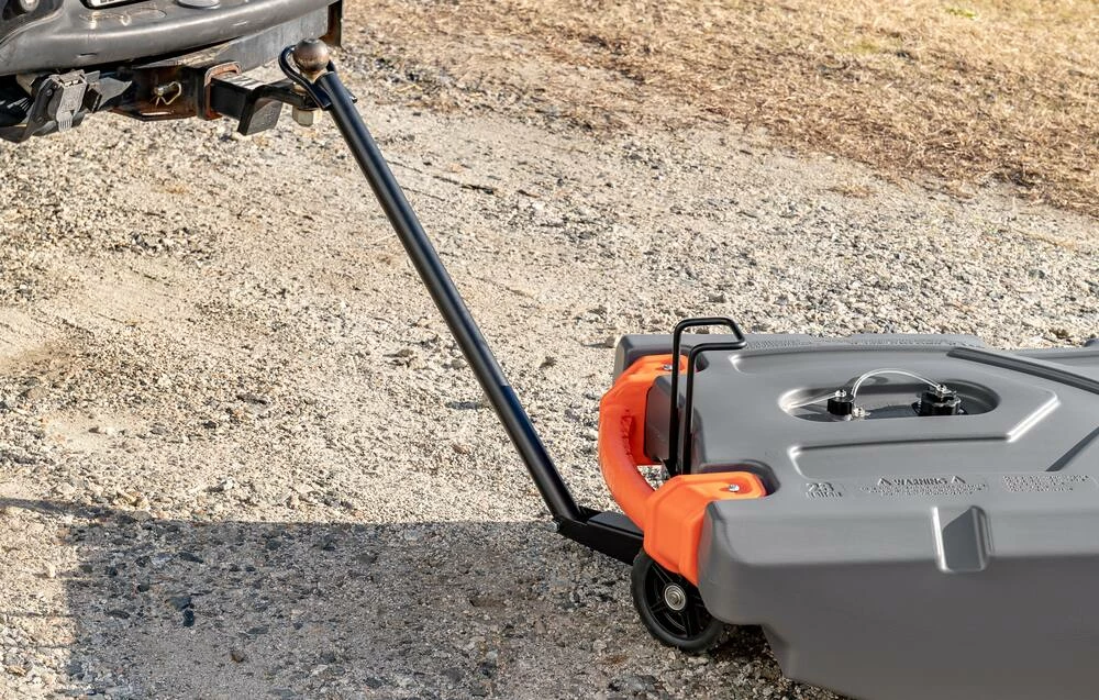 Camco Rhino Tote Tank With Front Wheels, 28-Gal - Image 3