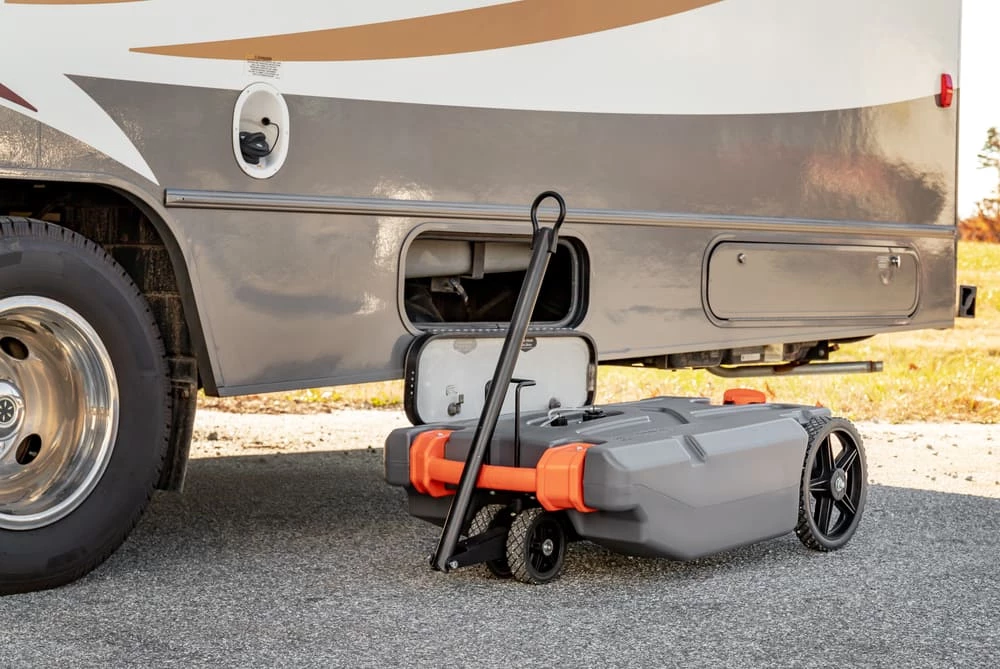 Camco Rhino Tote Tank With Front Wheels, 28-Gal - Image 5